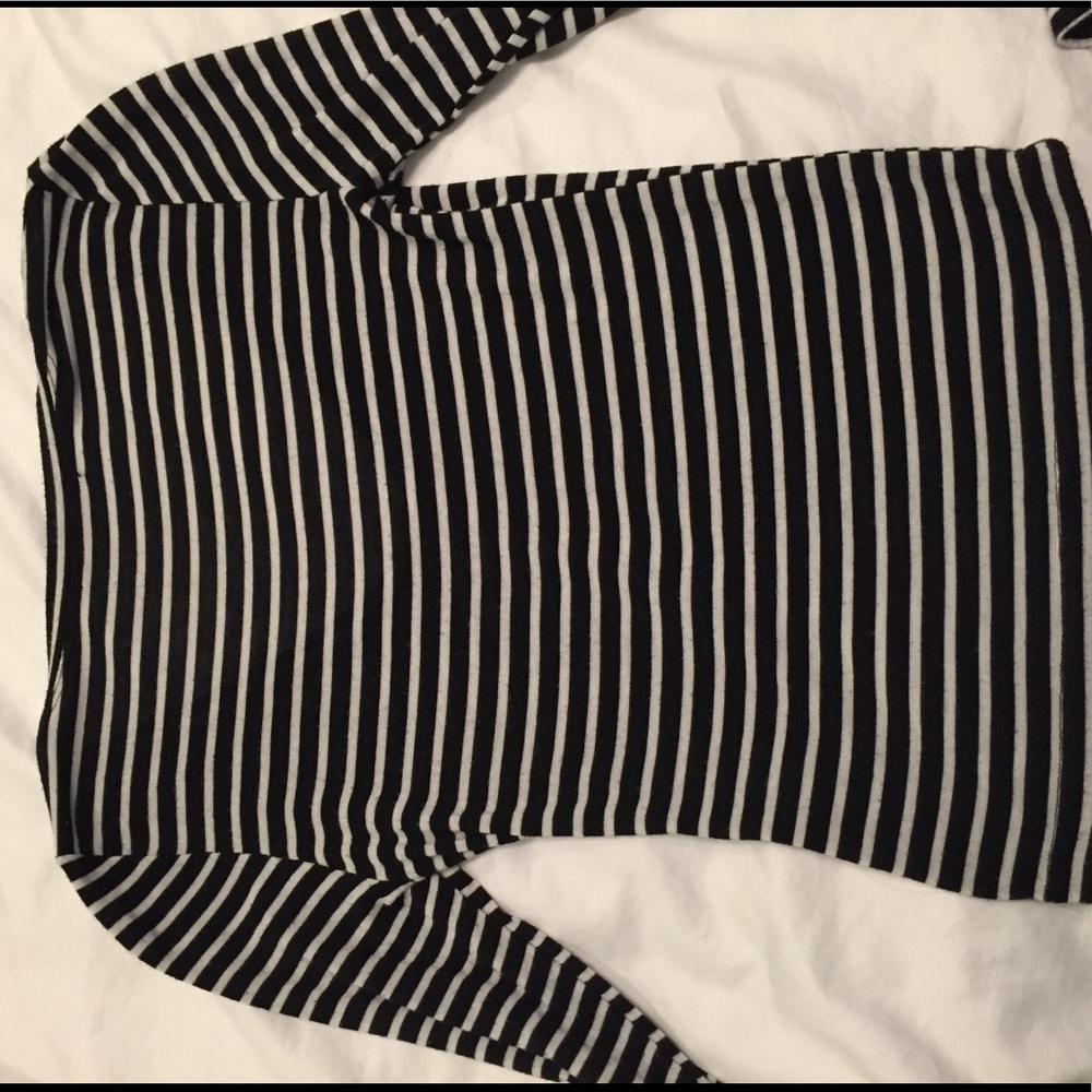 Brandy Melville Long Sleeve Crop Top - Picture 3 of 3